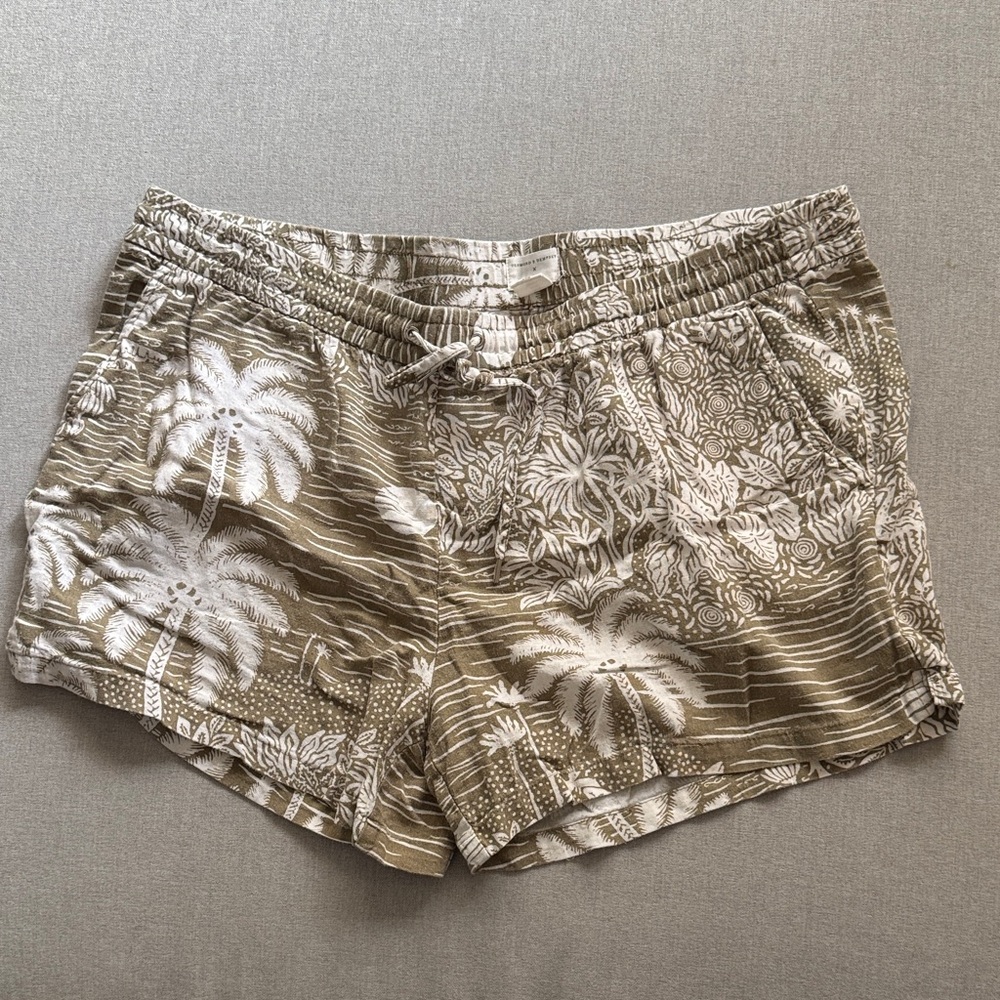 Desmond and Dempsey x H&M Women's Tan linen shorts Shorts XL